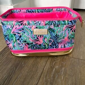 Lilly Pulitzer pop up toiletry bag NWOT, zipper top and separate bottom storage.